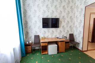 Гостиница Космос Комсомольск-на-Амуре Бюджетный двухместный номер с 2 отдельными кроватями-4