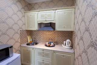 Гостиница Космос Комсомольск-на-Амуре Номер Делюкс с кроватью размера «king-size»-6