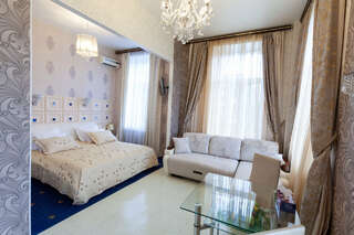 Гостиница Космос Комсомольск-на-Амуре Номер Делюкс с кроватью размера «king-size»-1